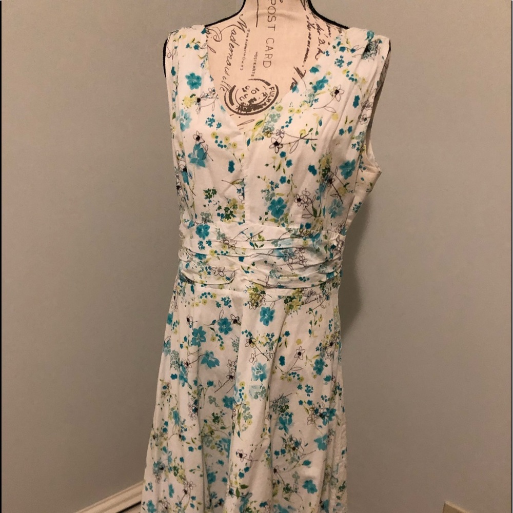 Pretty flowered green and white dress